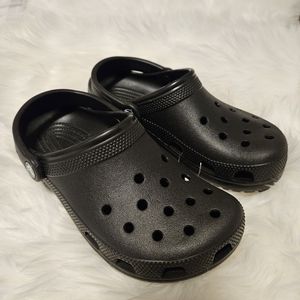 Classic Black Crocs- SIZE: M4 / W6